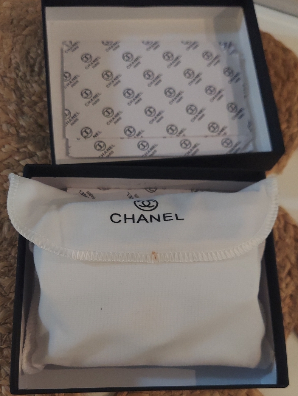 Chanel Caviar mini card holder with chain - Picture 7 of 8